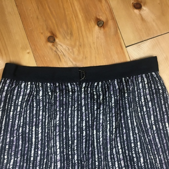 LOFT | Navy Printed Pleated Mini Skirt – 8 - Picture 4 of 8